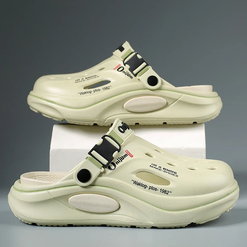New Classic Summer Clogs Men Slipper Breathable Garden Shoes EVA Outdoor Comforty Beach Slides Home Sandals Antiskid Slippers