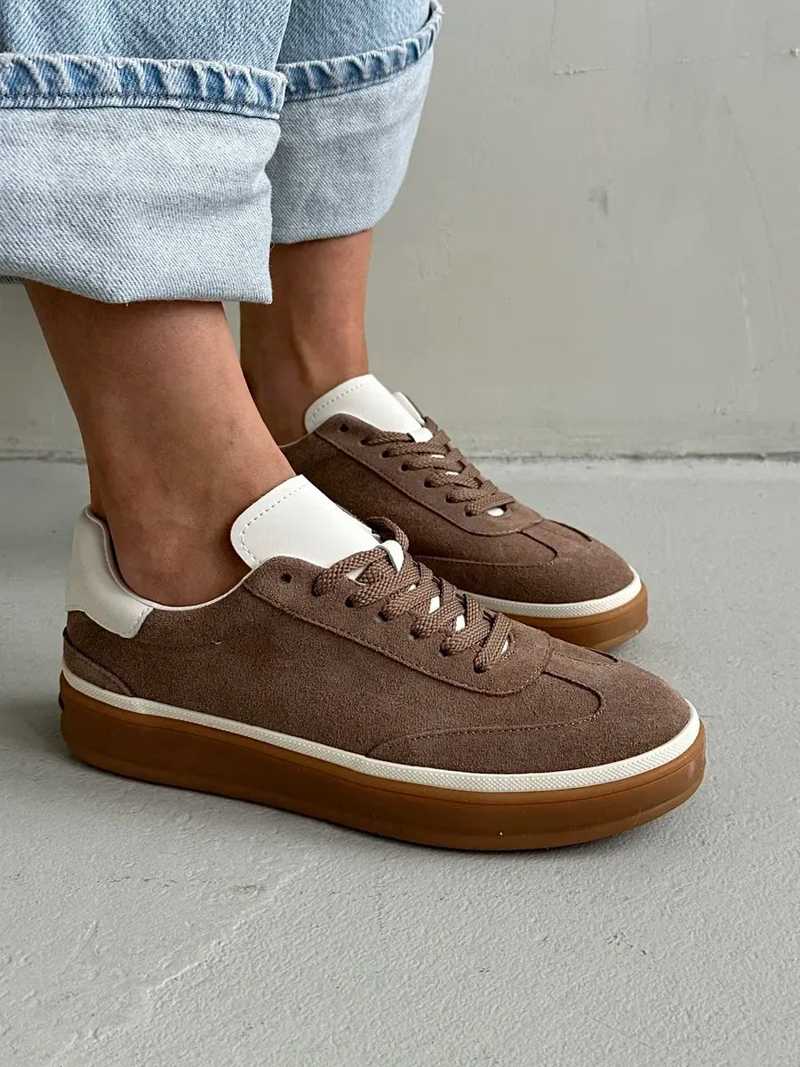 Emily Sneakers: Stylish Comfort Secondary image