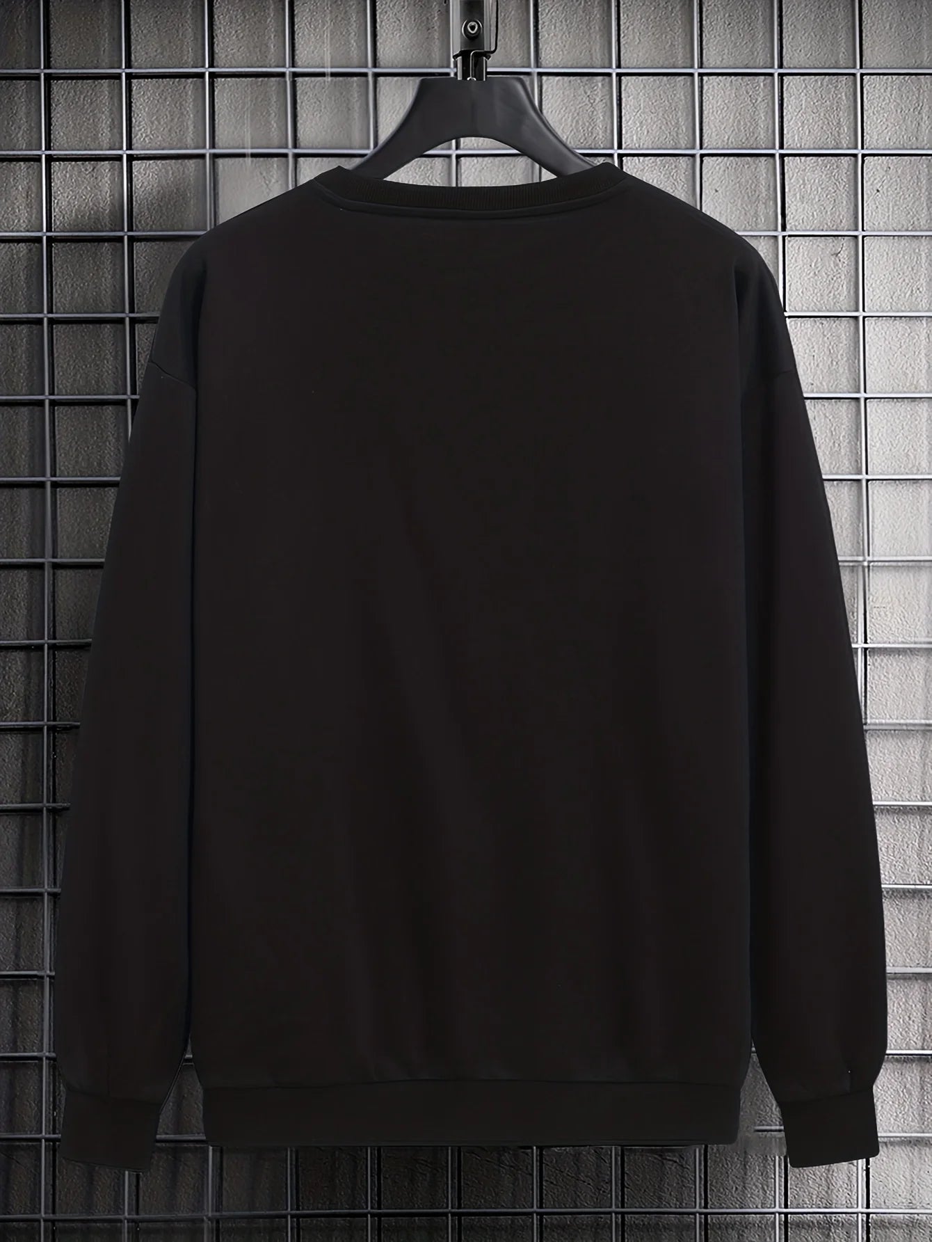 Men's autumn and winter thick velvet warm and fashionable casual loose Paris print round neck long sleeved pullover
