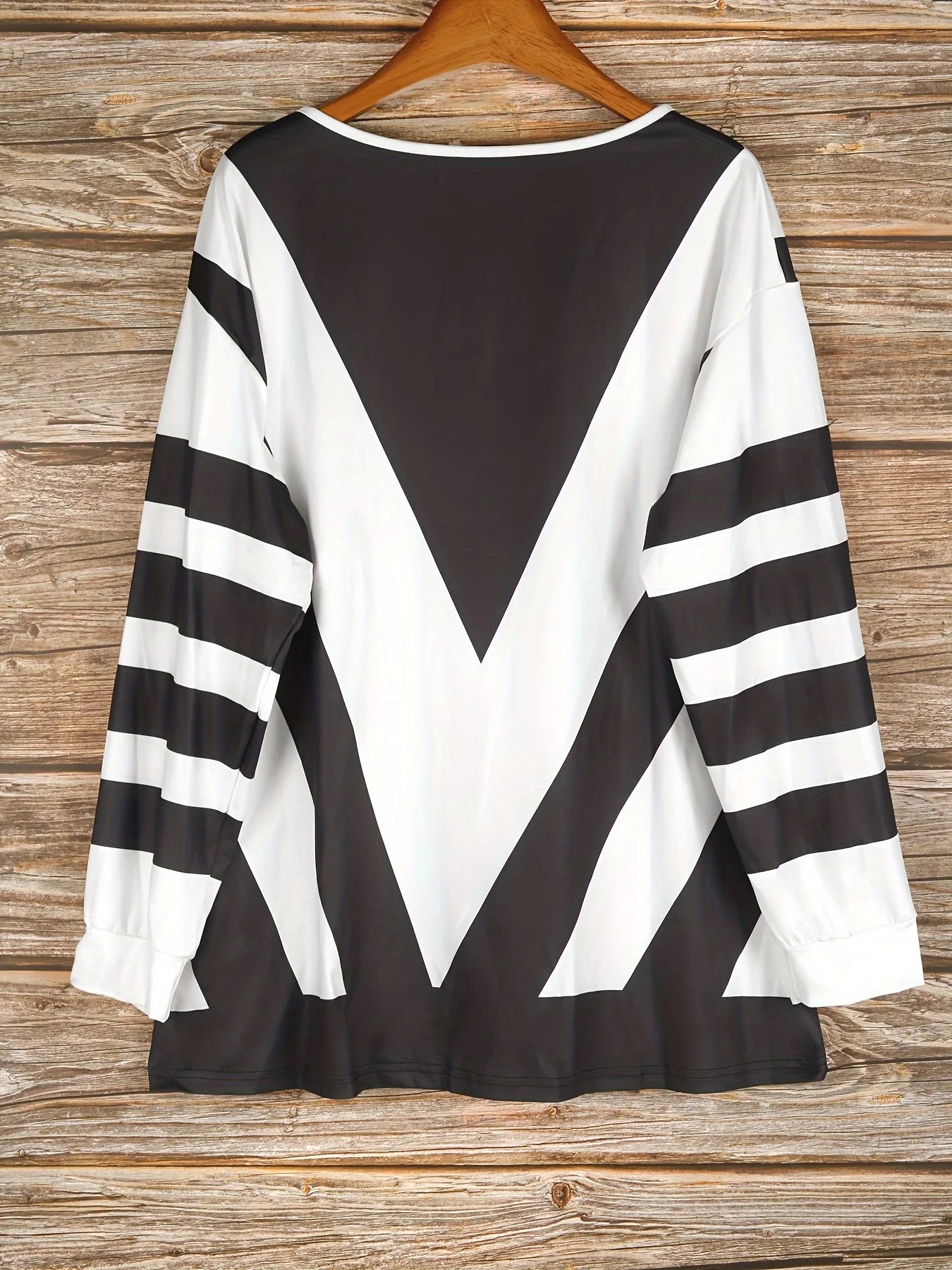 Plus Size Women's V-Neck Geometric Striped Long Sleeve Top with Zipper Detail for Chic and Modern Style Secondary image