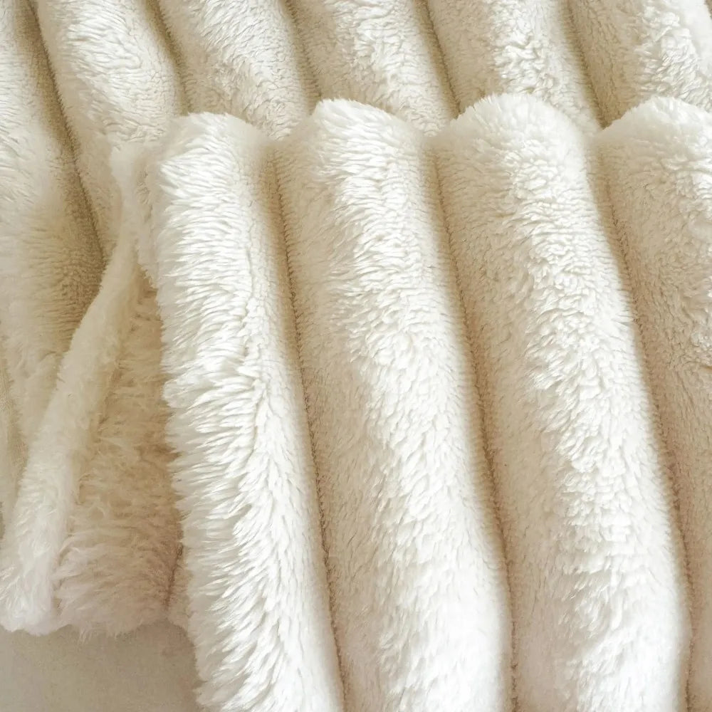 Thickened Material Suitable for Bedroom 1 Piece of Plush Blanket with Wide Terms, Solid Color Multifunctional Flannel Blanket