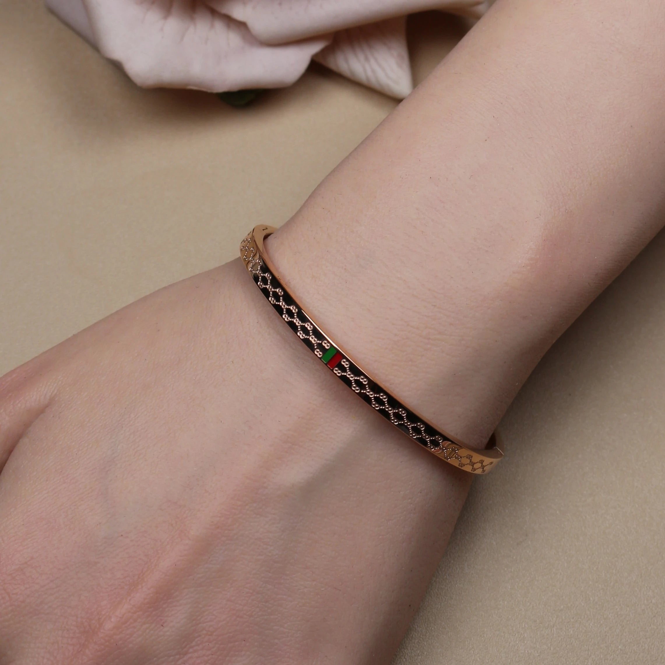 18 K Gold Plated Stainless Steel  55 MM Red/Green Bangles  , Fashionable Jewelry For Men And Women Wholesale
