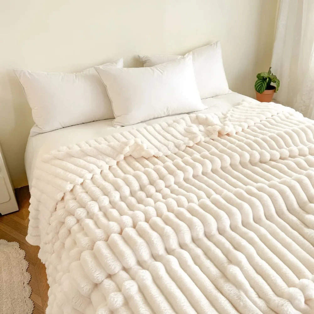 Thickened Material Suitable for Bedroom 1 Piece of Plush Blanket with Wide Terms, Solid Color Multifunctional Flannel Blanket