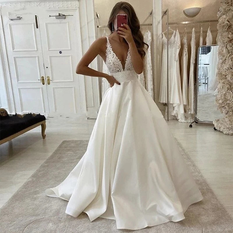Customized V-Neck Wedding Dresses Vestido De Noiva Sexy Backless Applique Court Train Button Back Formal Princess Bride Dress Main image