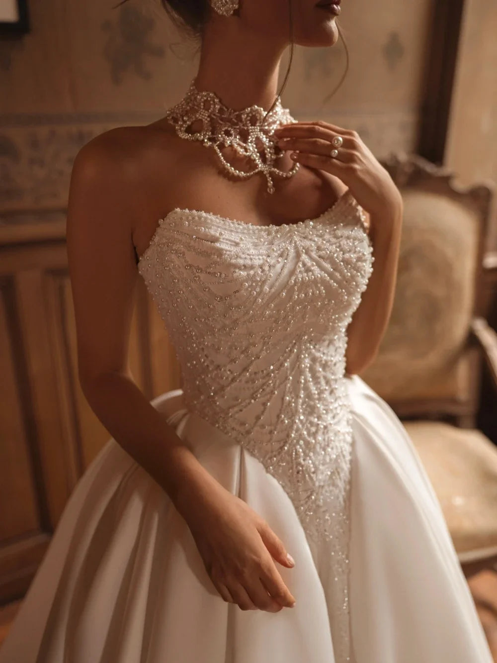 Elegant Pearls Strapless Wedding Dress Delicate Princess Women Buttons Back Bride Dresses Court Train Ball Gown Customized Robe Main image