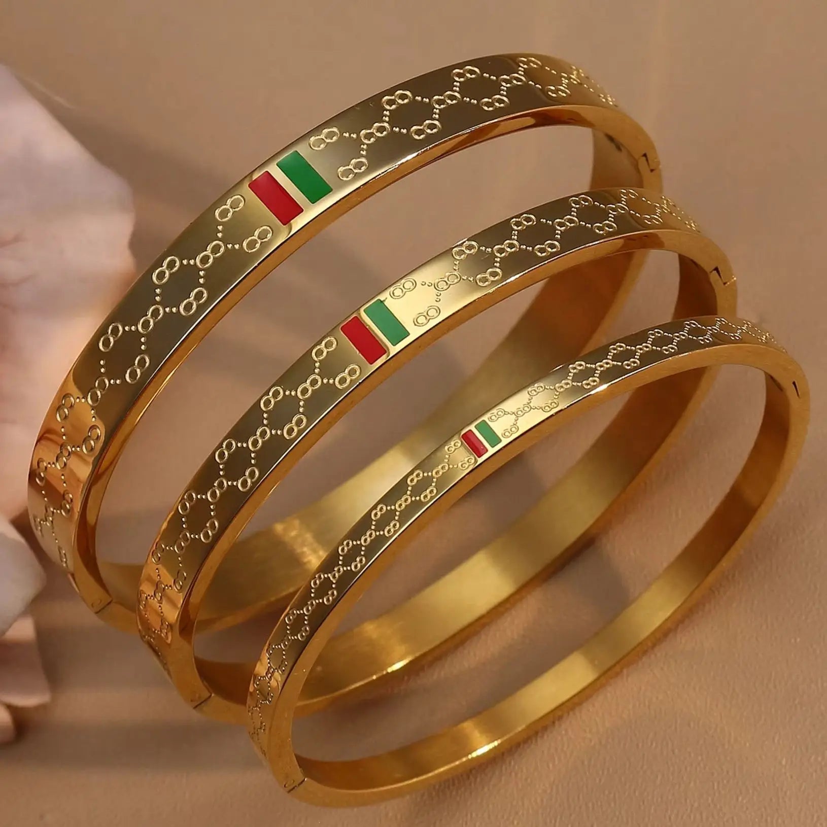 18 K Gold Plated Stainless Steel  55 MM Red/Green Bangles  , Fashionable Jewelry For Men And Women Wholesale Main image