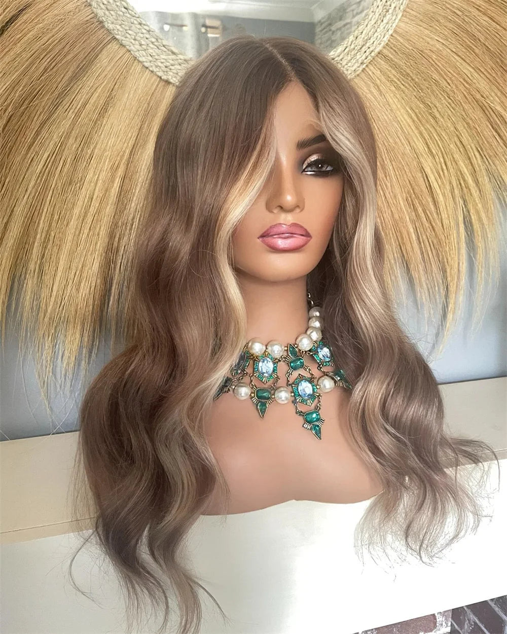 Long Blonde Wig for Women Middle Part Ombre Blonde Wavy Wigs Natural Looking Synthetic Heat Resistant Fiber Wigs for Daily Party Secondary image