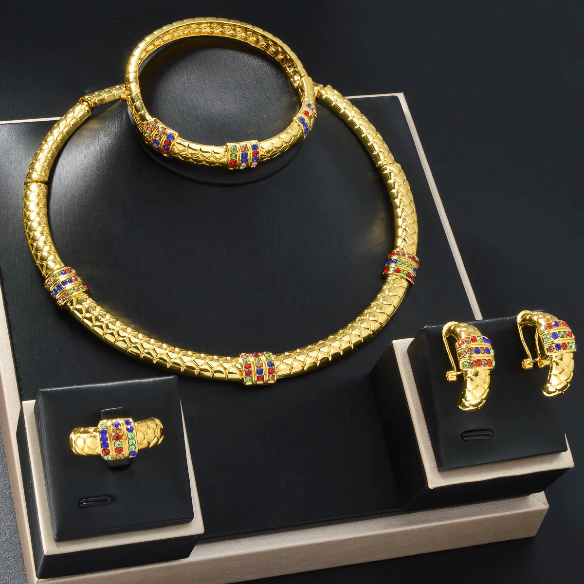 Luxury 18k Gold-Plated Women's Jewelry 4-Piece Round Necklace Bracelet Earrings Ring Gold Classic Dubai Wedding Gift