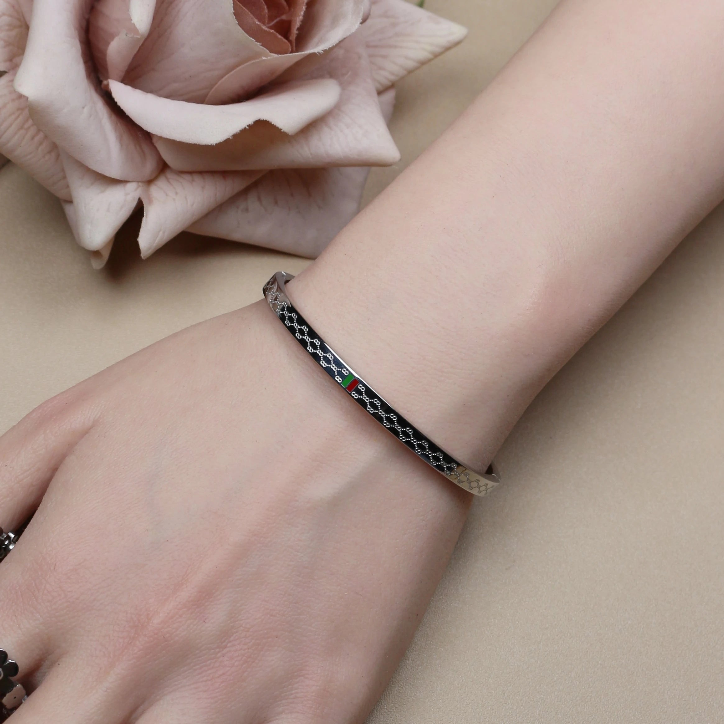 18 K Gold Plated Stainless Steel  55 MM Red/Green Bangles  , Fashionable Jewelry For Men And Women Wholesale
