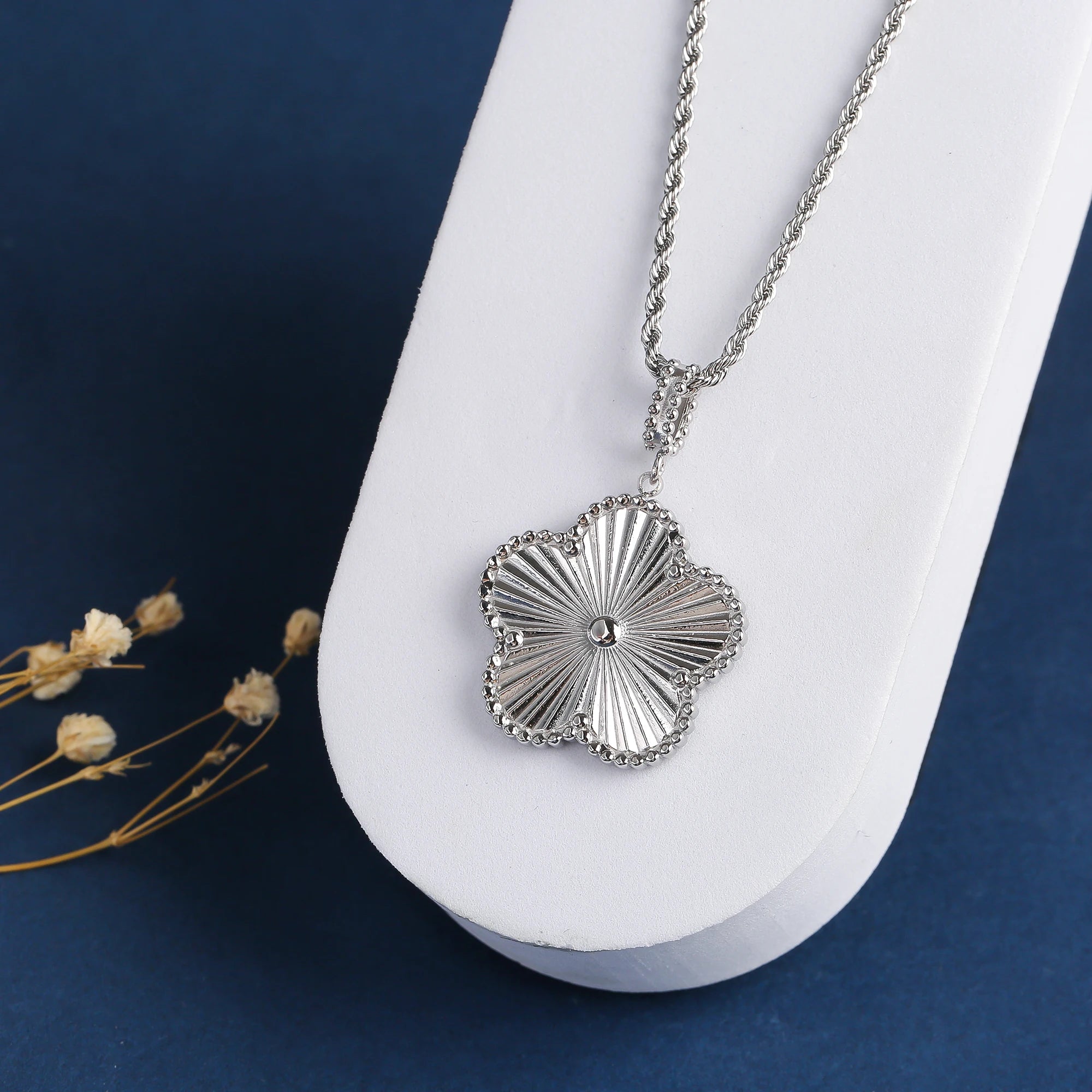 Classic 45cm/60cm Stainless Steel Metal Laser Sweater Chain Pendant Necklace Luxury for Woman Party New Trend Jewelry Clover