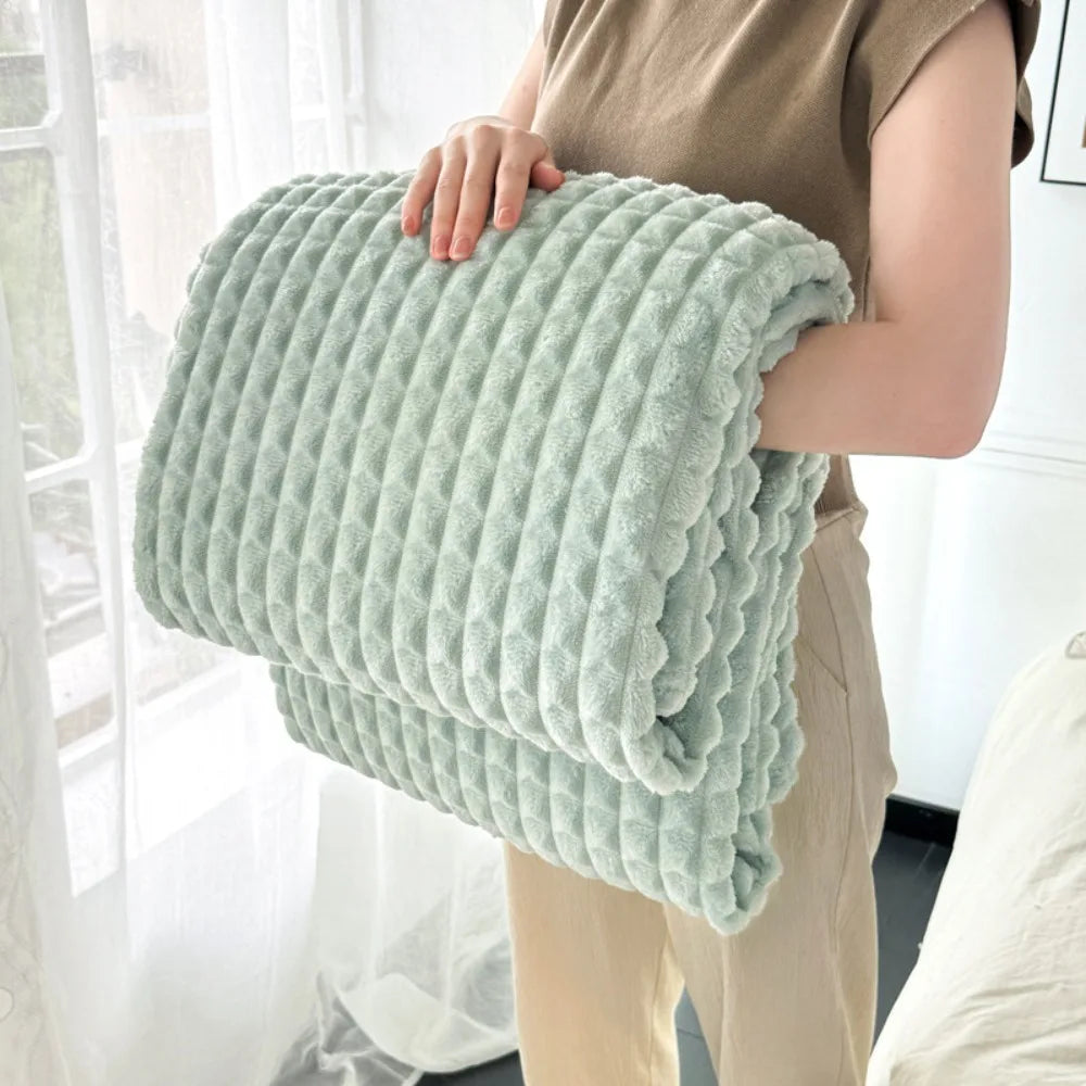 Multifunctional Solid Color Flannel Blanket Comfortable Thickened Sofa Blanket Warm Soft Office Nap Blanket Unisex