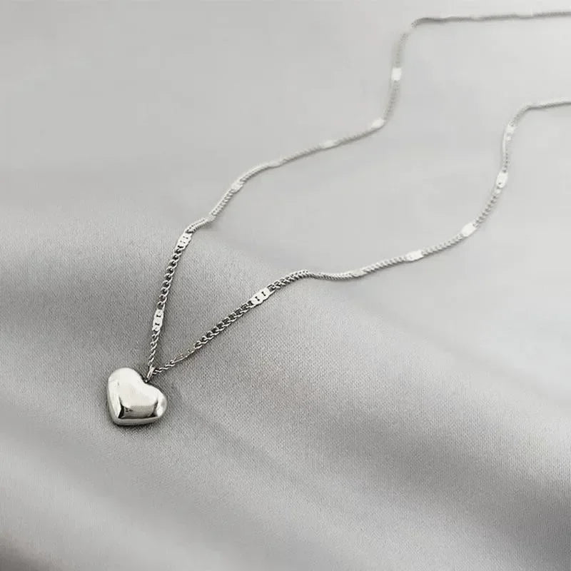 New Cross-border Couple Cavicle Chain Geometric Heart-shaped Light Luxury Temperament Simple Sweet Love Pendant Necklace Jewelry Secondary image