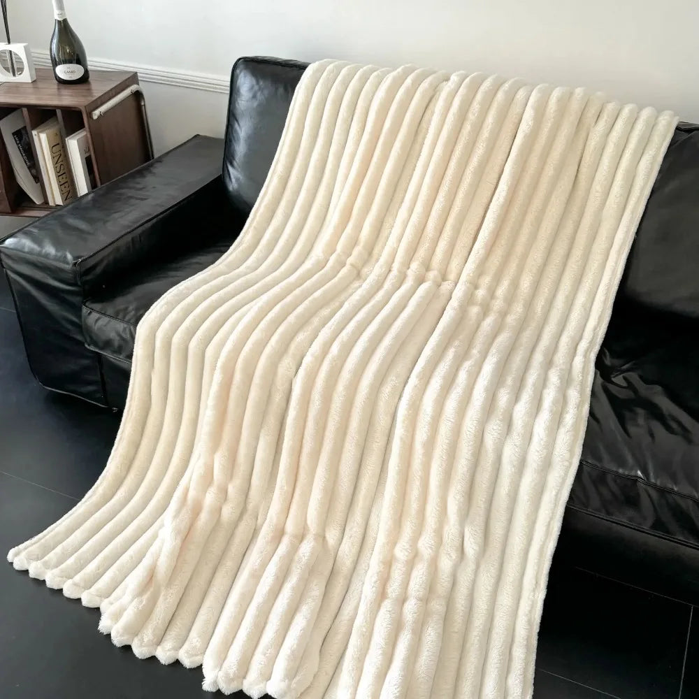 Thickened Material Suitable for Bedroom 1 Piece of Plush Blanket with Wide Terms, Solid Color Multifunctional Flannel Blanket
