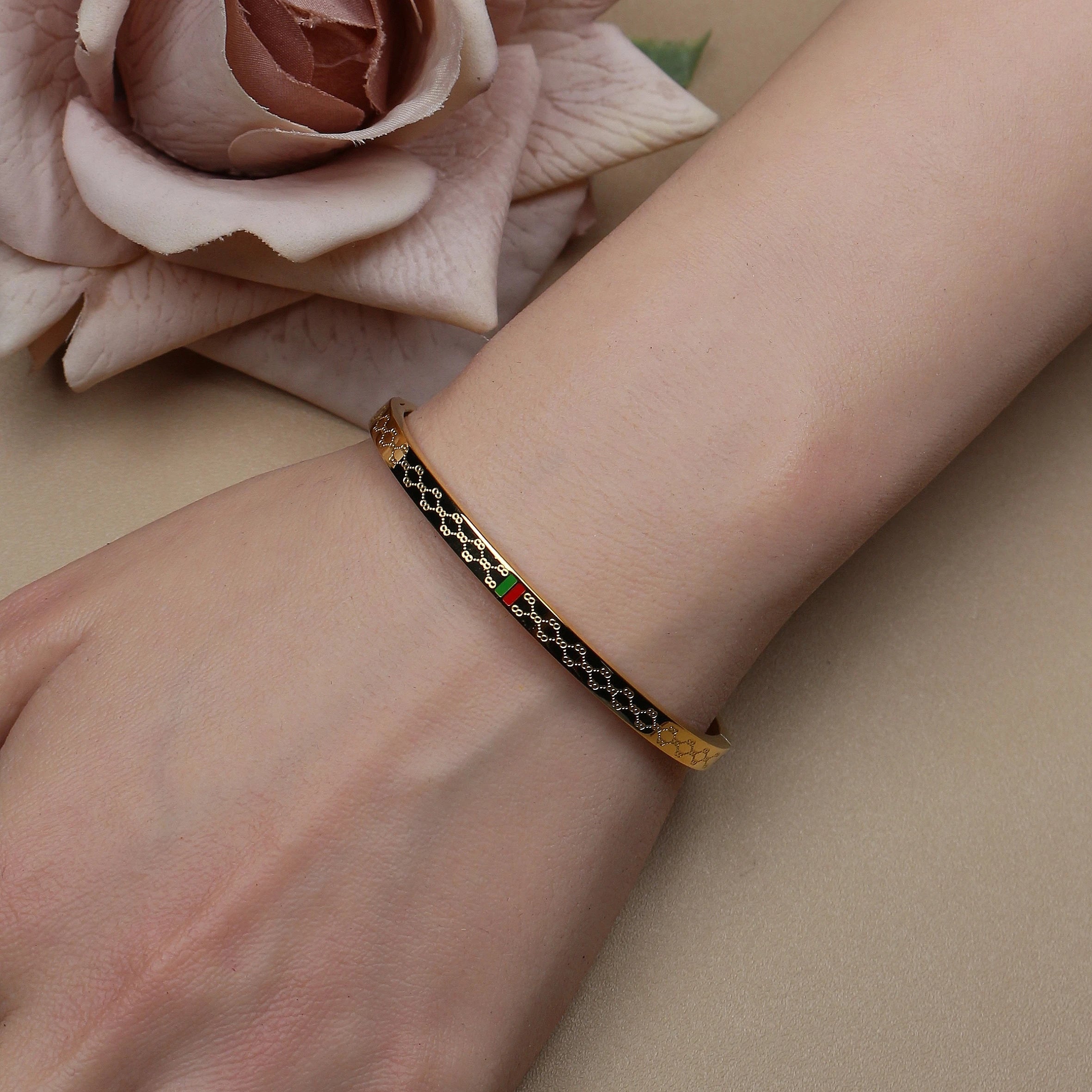 18 K Gold Plated Stainless Steel  55 MM Red/Green Bangles  , Fashionable Jewelry For Men And Women Wholesale