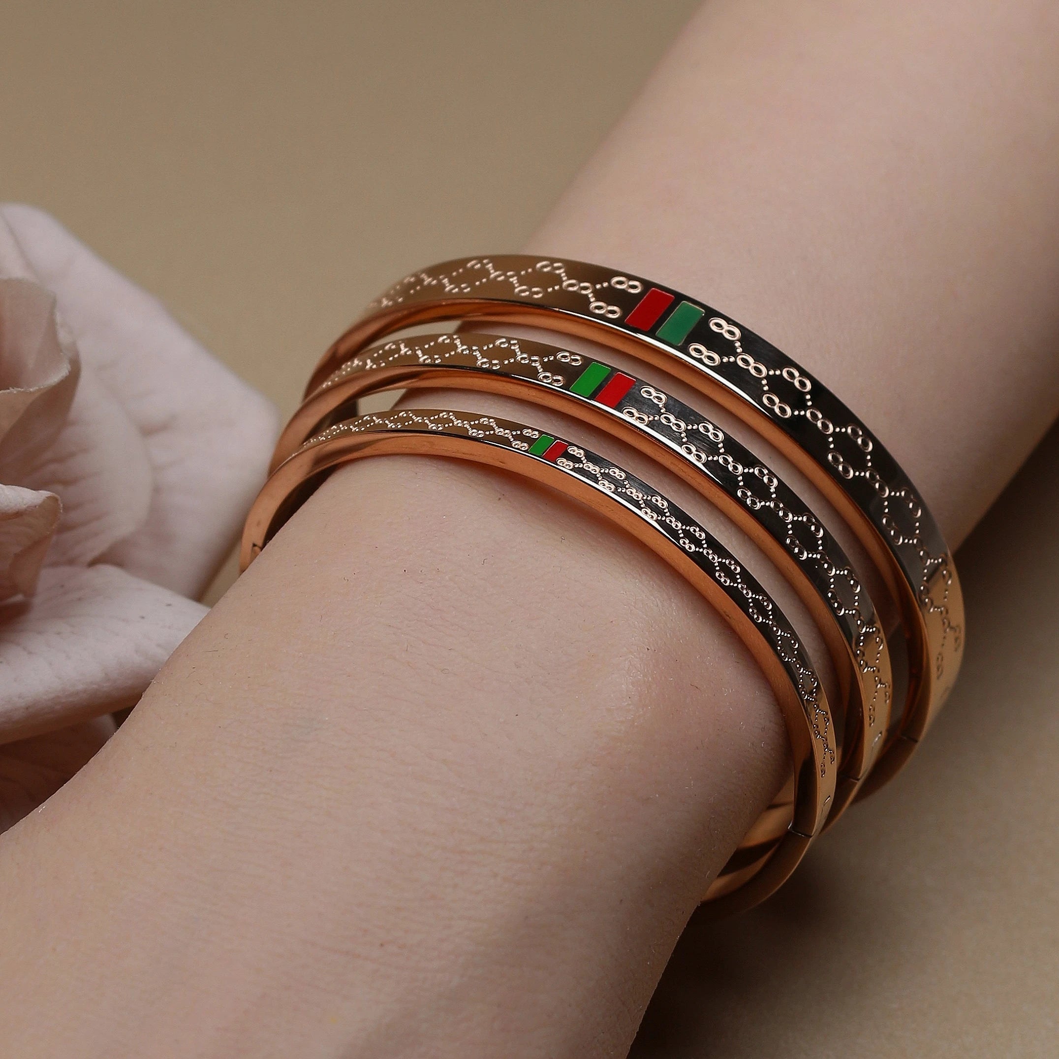 18 K Gold Plated Stainless Steel  55 MM Red/Green Bangles  , Fashionable Jewelry For Men And Women Wholesale
