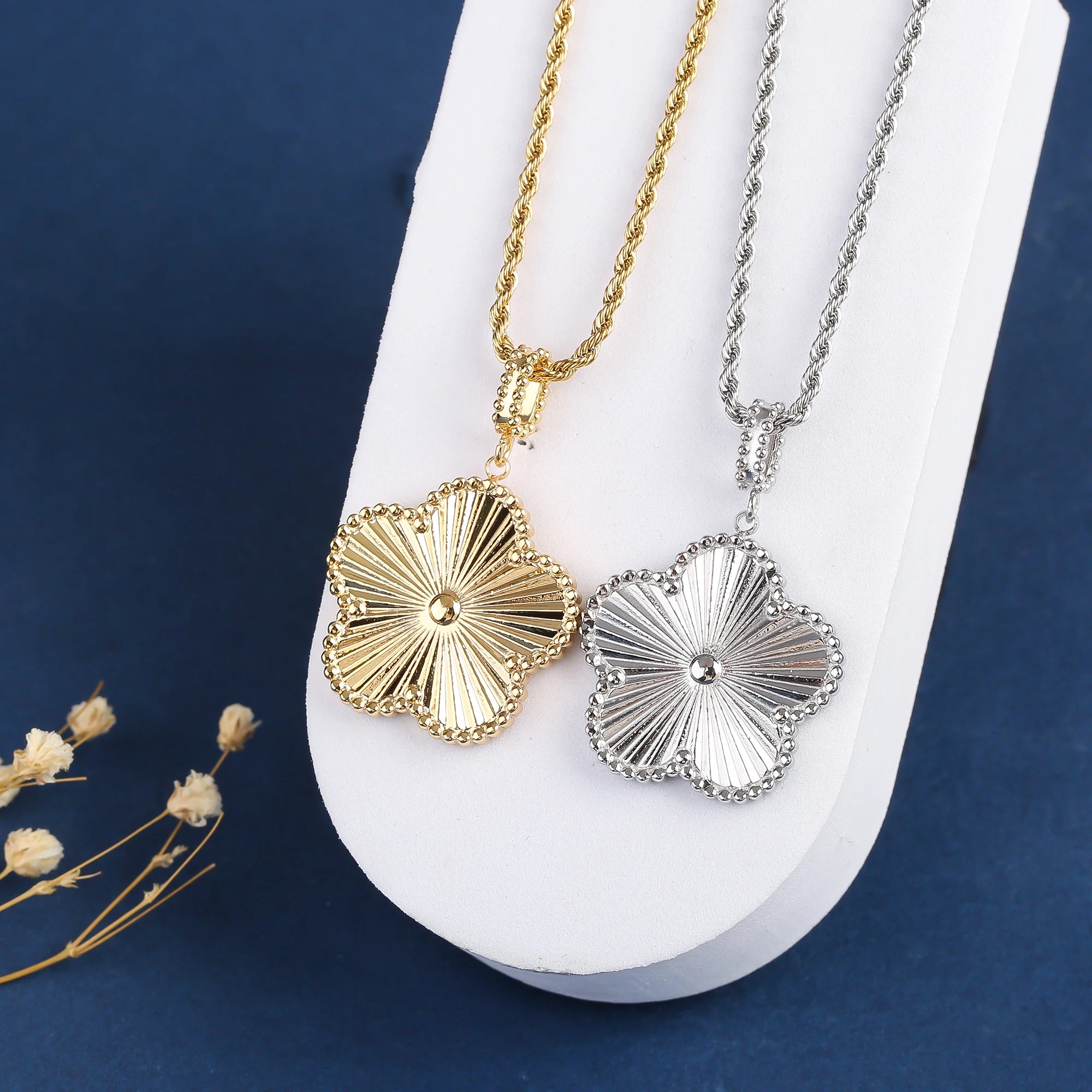 Classic 45cm/60cm Stainless Steel Metal Laser Sweater Chain Pendant Necklace Luxury for Woman Party New Trend Jewelry Clover Main image