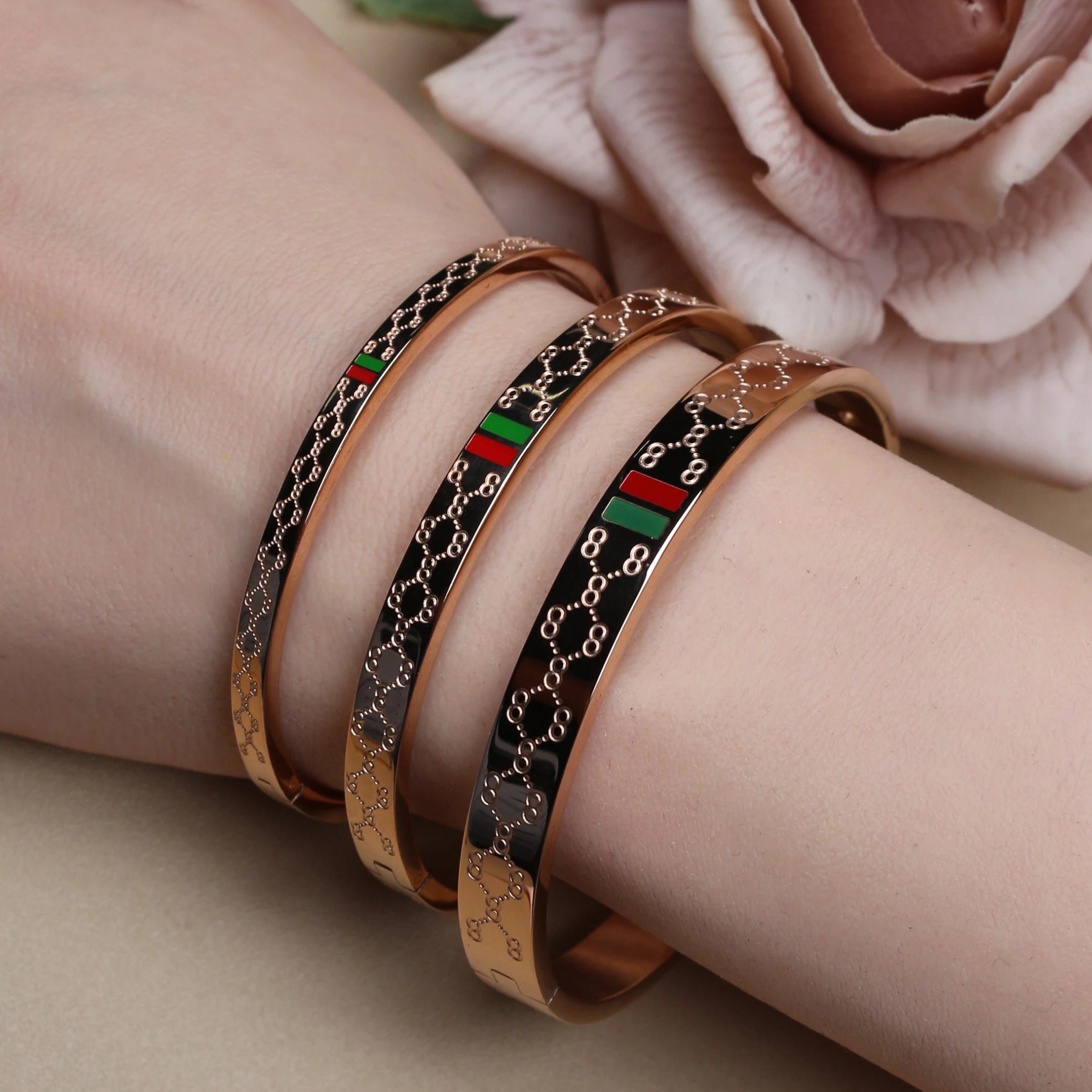 18 K Gold Plated Stainless Steel  55 MM Red/Green Bangles  , Fashionable Jewelry For Men And Women Wholesale