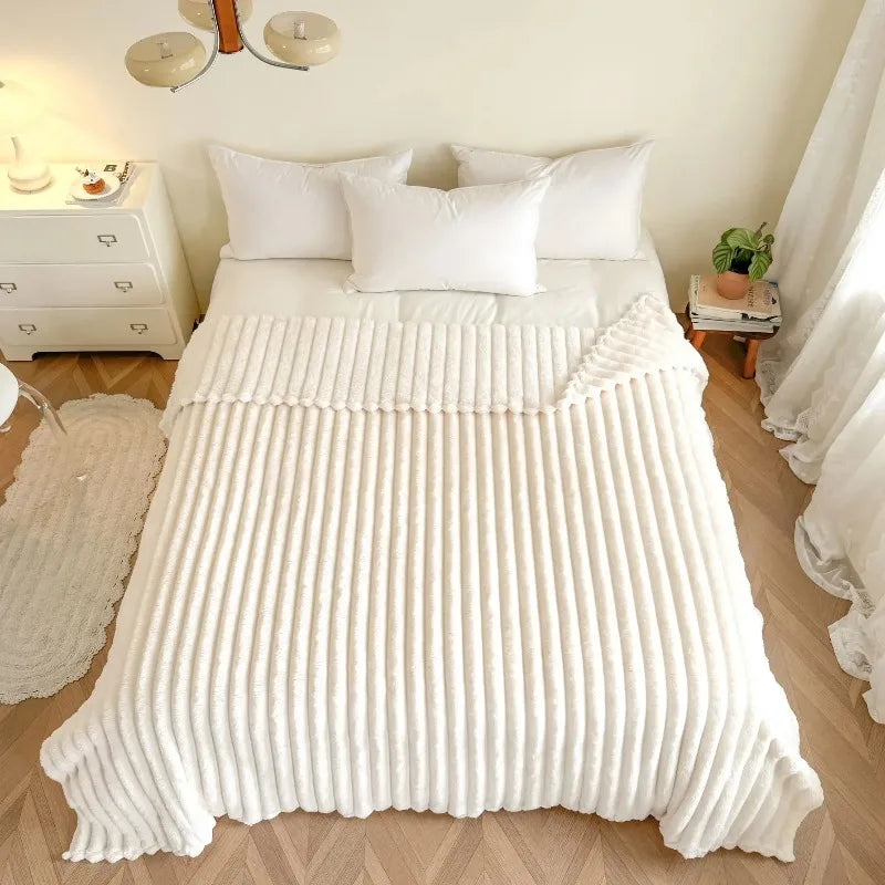 Thickened Material Suitable for Bedroom 1 Piece of Plush Blanket with Wide Terms, Solid Color Multifunctional Flannel Blanket