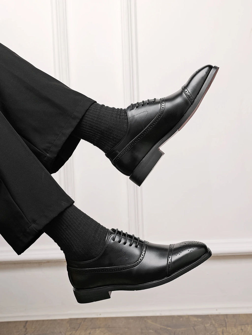 Oxfords Men Shoes Red Sole Fashion Business Casual Party Banquet Daily Retro Carved Lace-up Brogue Dress Shoes