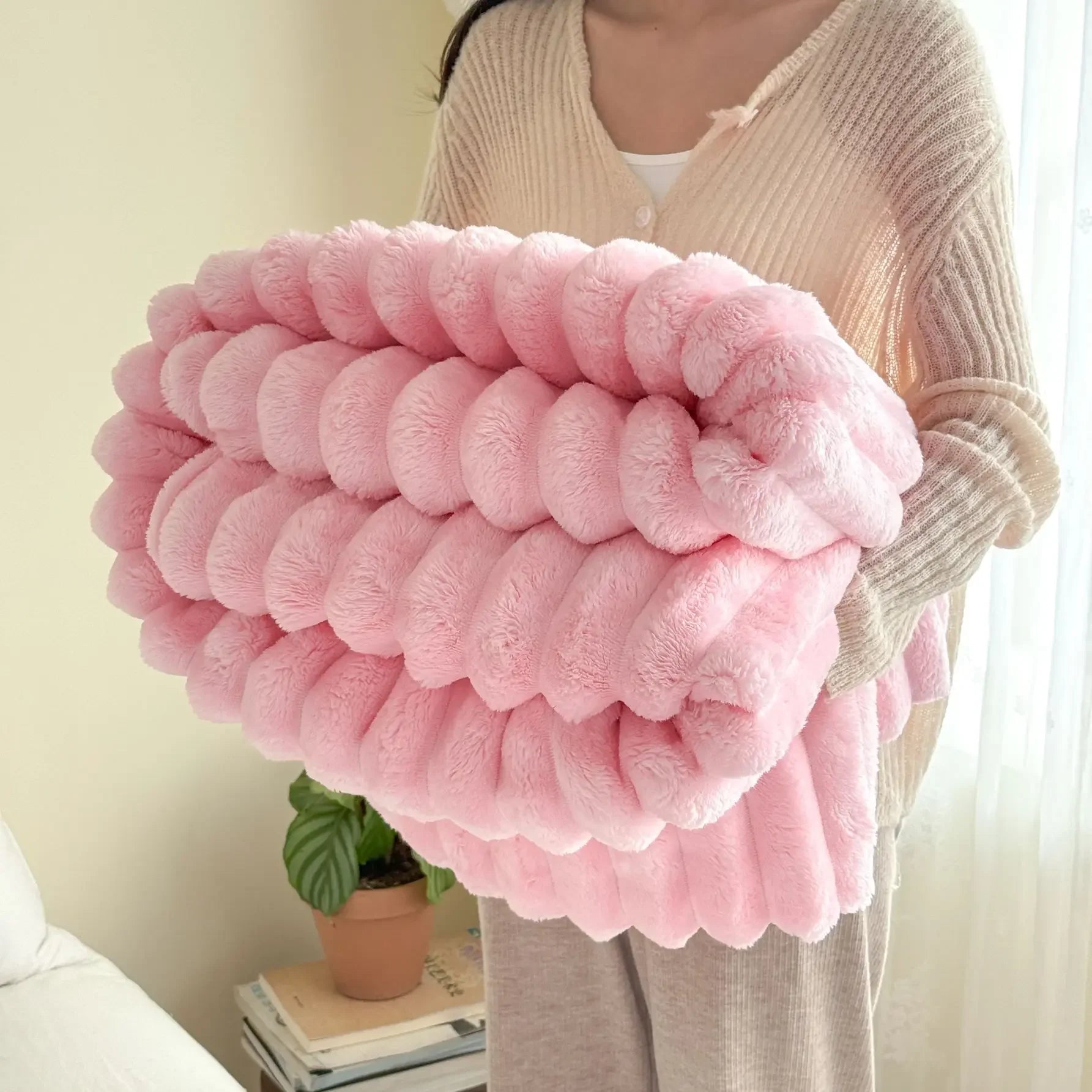 Thickened Material Suitable for Bedroom 1 Piece of Plush Blanket with Wide Terms, Solid Color Multifunctional Flannel Blanket