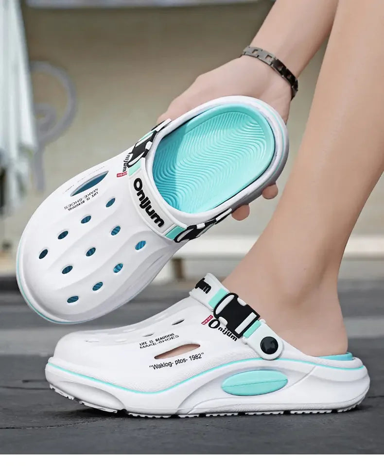 New Classic Summer Clogs Men Slipper Breathable Garden Shoes EVA Outdoor Comforty Beach Slides Home Sandals Antiskid Slippers