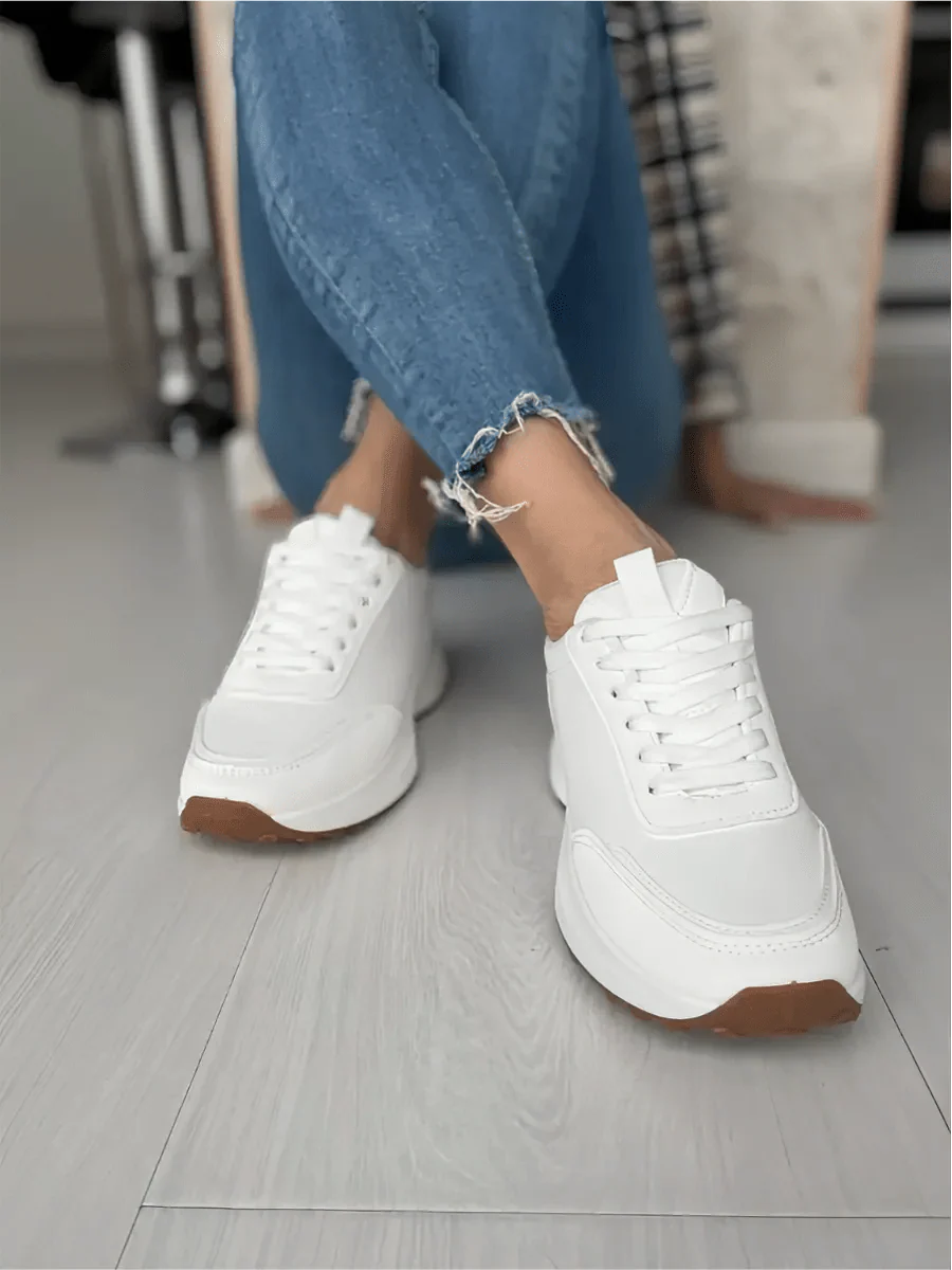 Alyssa Sneakers: Stylish Footwear Secondary image