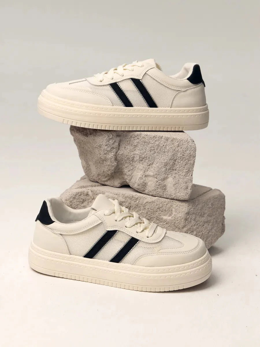 Shannon Sneakers: Stylish & Comfortable Footwear Secondary image