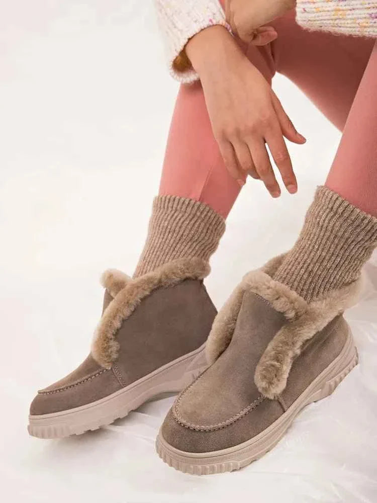Ana Sneakers: Comfort and Style perfected.