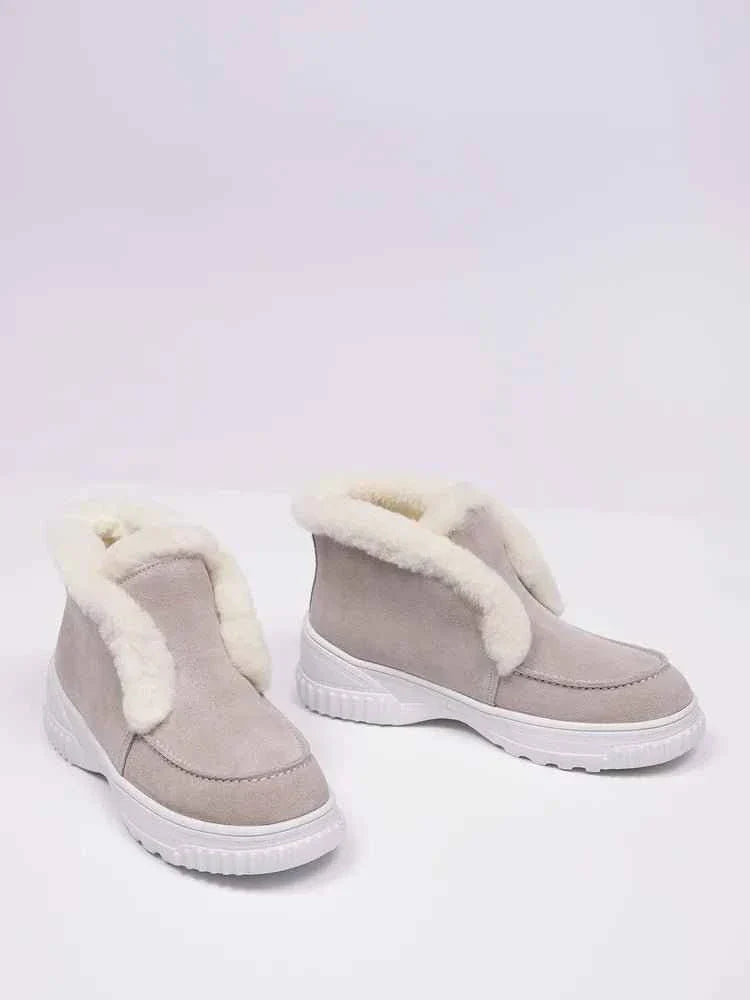 Ana Sneakers: Comfort and Style perfected.
