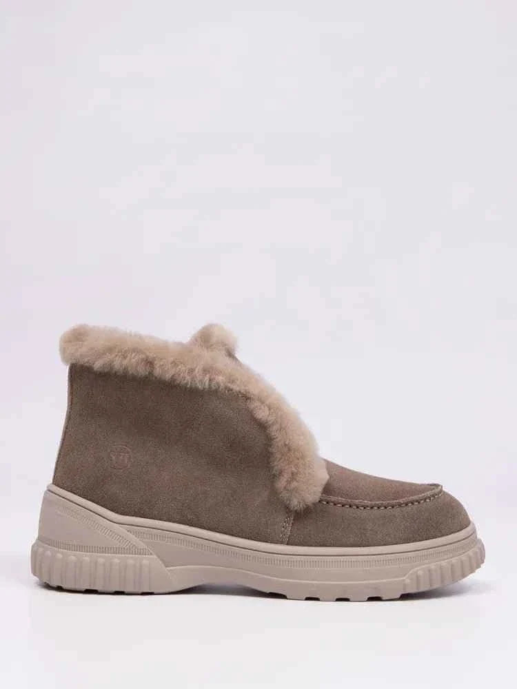 Ana Sneakers: Comfort and Style perfected.