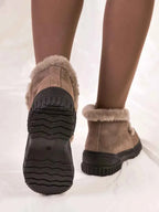 Ana Sneakers: Comfort and Style perfected.